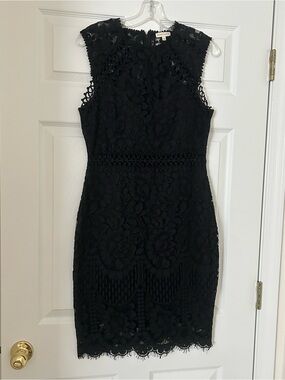 Main Strip Black Lace Midi Dress